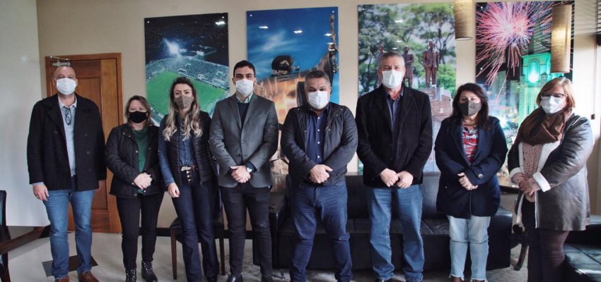 Comitiva de Biguaçu vem conhecer experiências de Chapecó