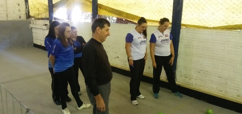 Inicia Municipal Feminino de Bocha