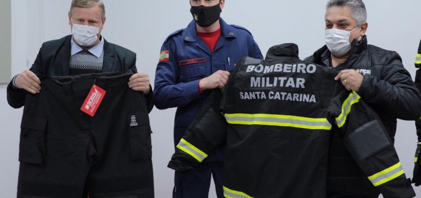 Prefeito de Chapecó entrega 60 kits de combate à incêndio para os Bombeiros