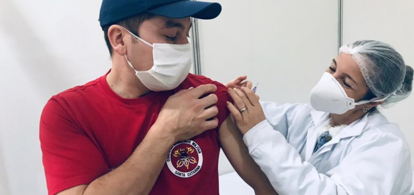 Vigilância baixa intervalo de vacina da segunda dose