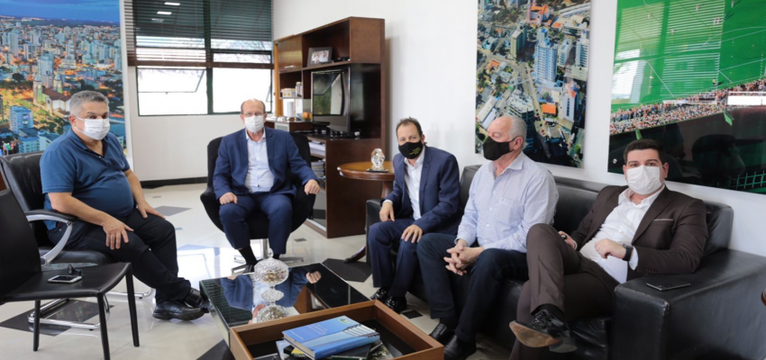 Comitiva de Brusque vem conhecer ações de Chapecó