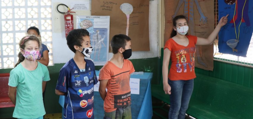 Escola de Chapecó realiza Feira do Conhecimento de Ciências