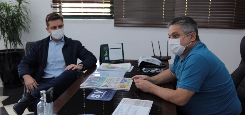 Prefeito Balne&aacute;rio Cambori&uacute; visita o prefeito de Chapec&oacute;