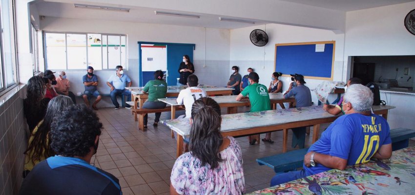 Administração realiza reunião com catadores de material reciclável