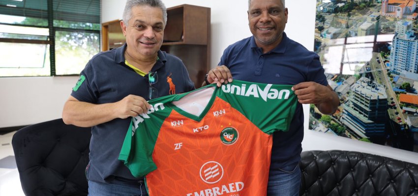 Prefeito recebe ex-técnico da Chapecoense