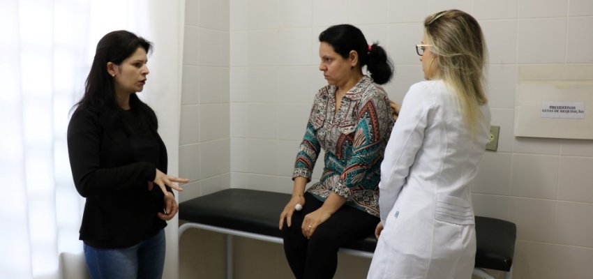 Central de Int&eacute;rpretes auxilia na comunica&ccedil;&atilde;o entre surdos e ouvintes 