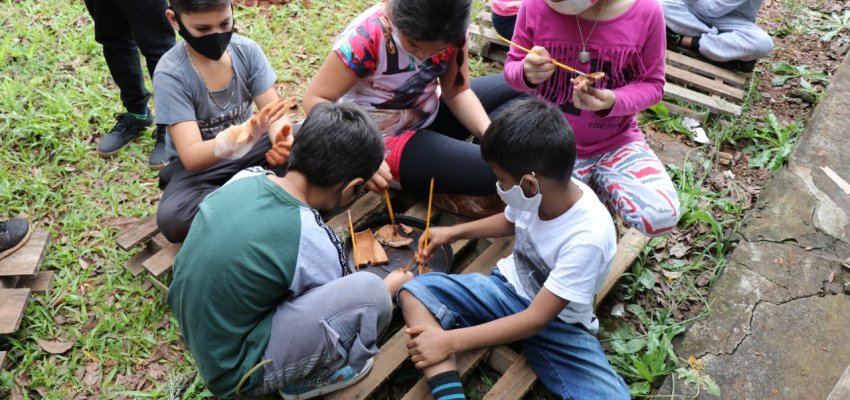 Alunos de Chapecó produzem cerâmica em estudo sobre povos originários