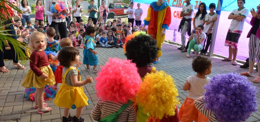 Projeto traz a magia do circo para a escola
