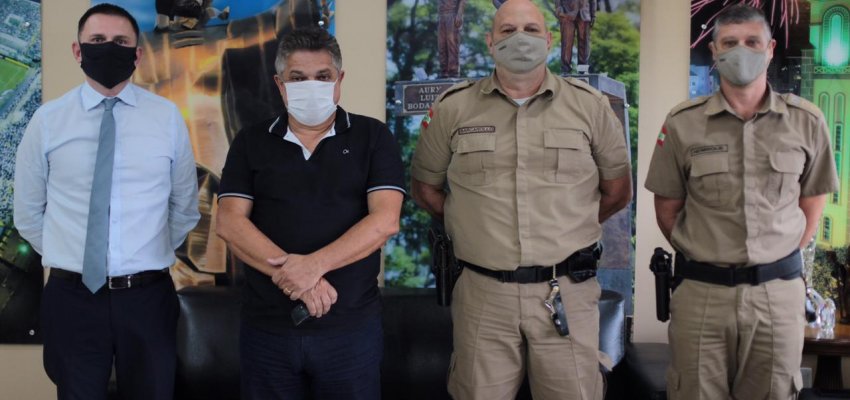 Prefeito recebe novo comando da Polícia Militar