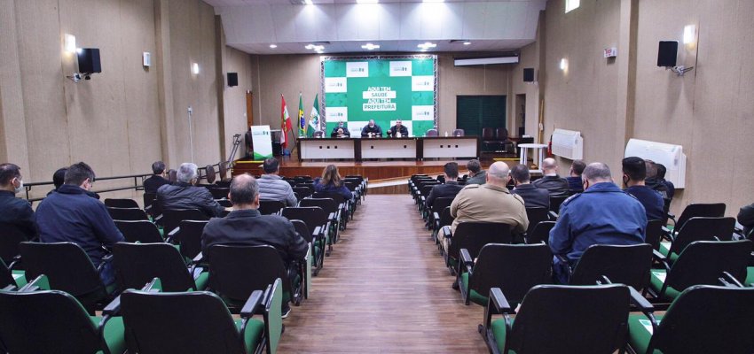 Comitê da Covid recomenda cuidados no pós-vacina