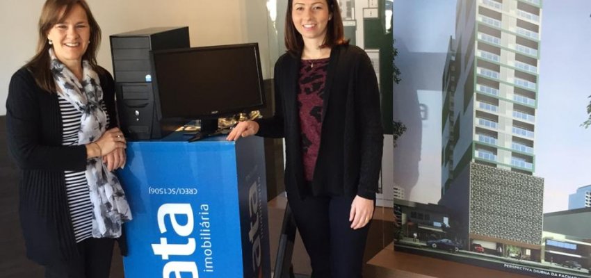 Biblioteca recebe doa&ccedil;&atilde;o de computadores