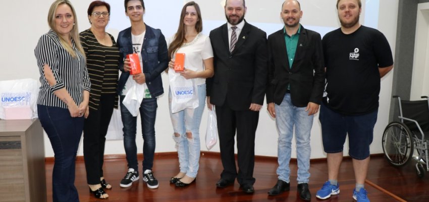  Escolas da Rede Municipal recebem premia&ccedil;&atilde;o em Concurso de Reda&ccedil;&atilde;o