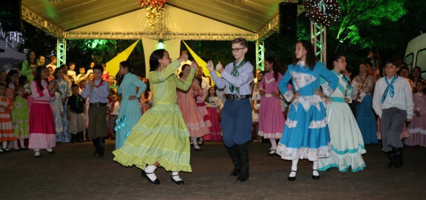 Projeto Crian&ccedil;a Farroupilha se apresenta no Natal 2018 em Chapec&oacute;