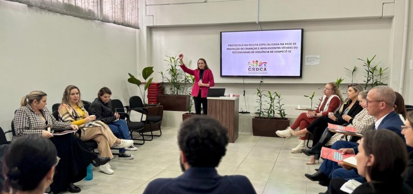 Prefeitura de Chapec&oacute; discute a&ccedil;&otilde;es de prote&ccedil;&atilde;o para crian&ccedil;as e adolescentes