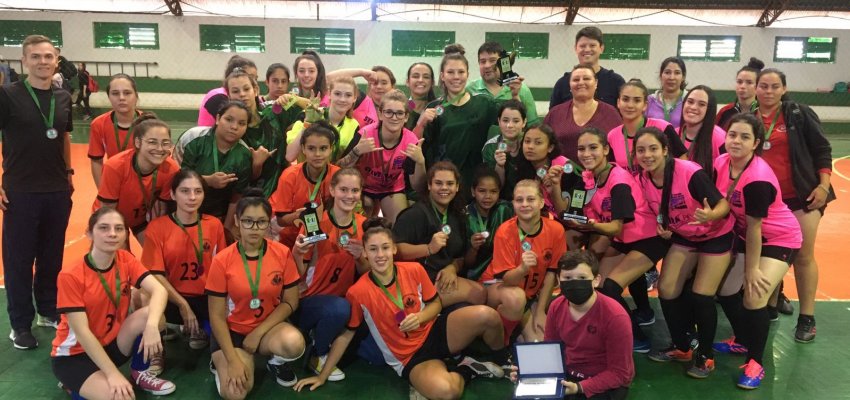 Fundação de Esporte entrega placa de homenagem a familiares de Amauri Giordan