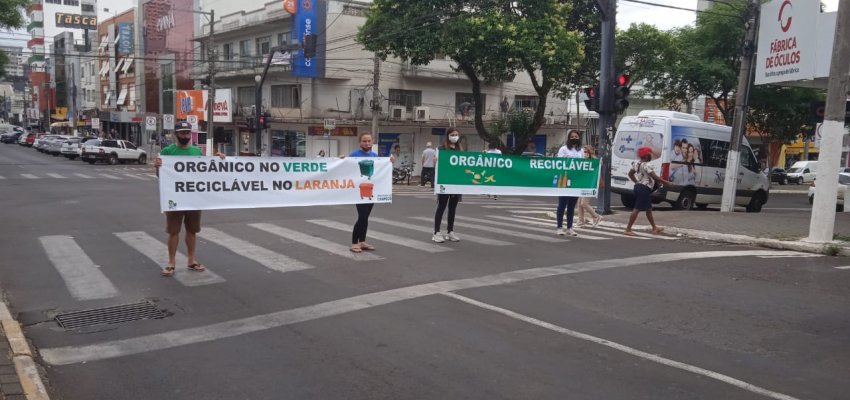 Chapec&oacute; realiza a&ccedil;&atilde;o de conscientiza&ccedil;&atilde;o sobre separa&ccedil;&atilde;o dos res&iacute;duos