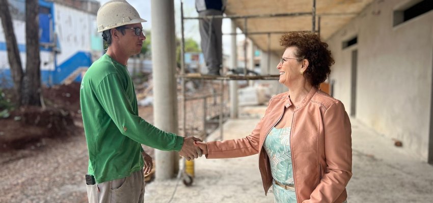 Prefeita em exerc&iacute;cio visita obras em escola, posto de sa&uacute;de e Parque Eldorado