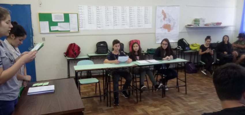 Assuntos pol&ecirc;micos s&atilde;o debatidos em sala de aula