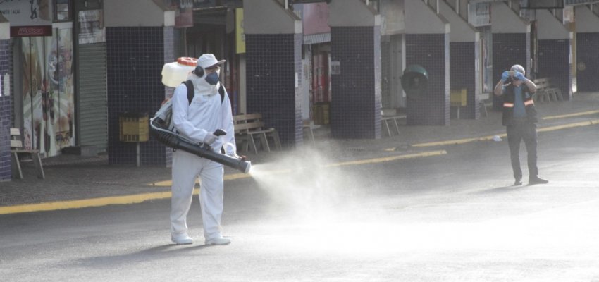 Chapecó realiza desinfecção de espaços públicos nesta segunda