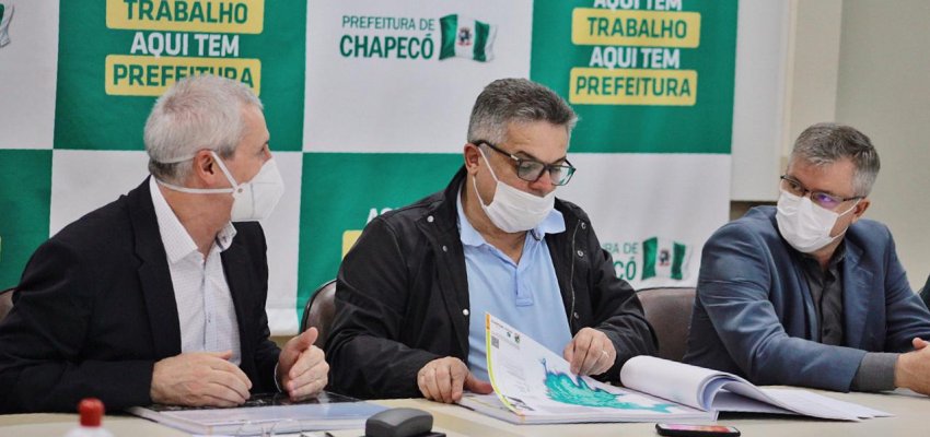 Administração recebe Diagnóstico Socioambiental da área urbana de Chapecó