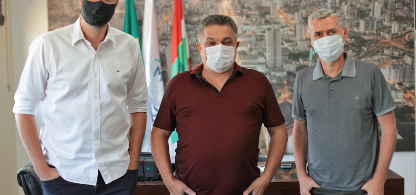 Novo presidente da Chapecoense visita o prefeito municipal