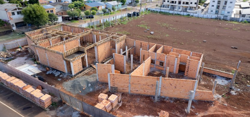 Obras do Centro Multiuso do bairro Esplanada seguem avan&ccedil;ando