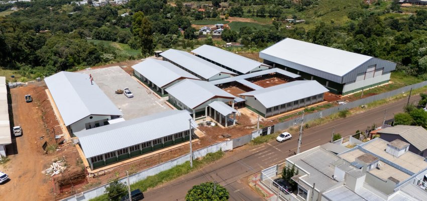 Secretaria de Educa&ccedil;&atilde;o acompanha andamento das obras das novas institui&ccedil;&otilde;es