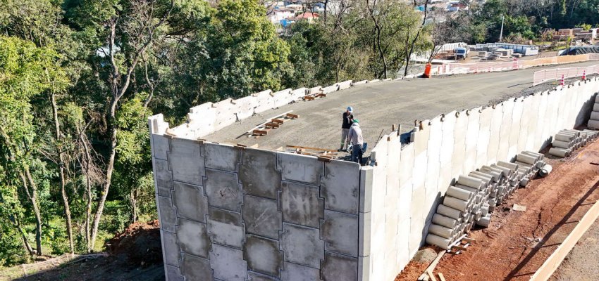 Mudanças no trânsito na Attilio Fontana e Fernando Machado a partir de segunda-feira