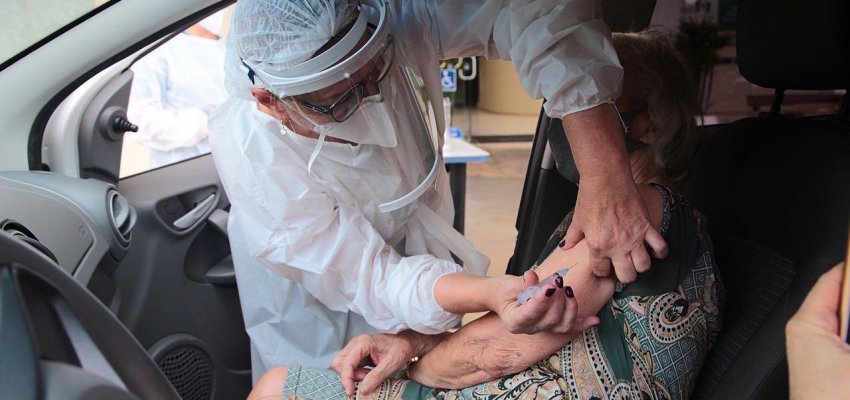 Idosos com mais de 90 anos receberão segunda dose