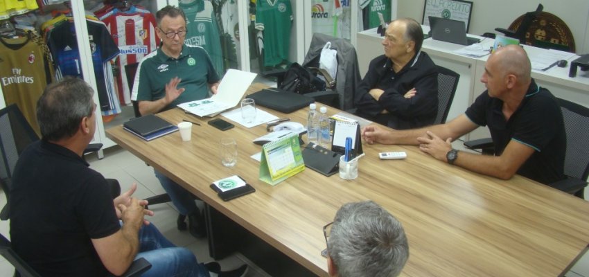 Chapecoense oficializa patroc&iacute;nio ao voleibol de Chapec&oacute;