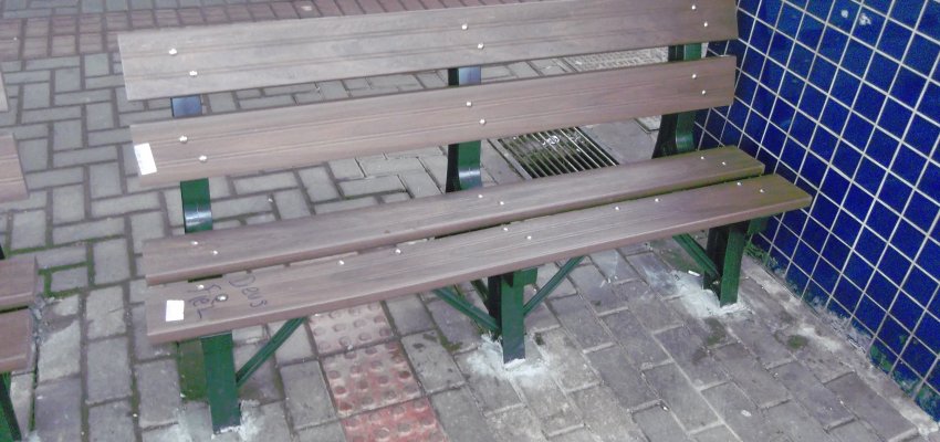 Novos bancos para o Terminal Urbano de Transporte Coletivo