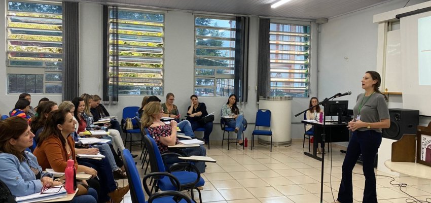 Professores municipais recebem capacita&ccedil;&atilde;o multidisciplinar