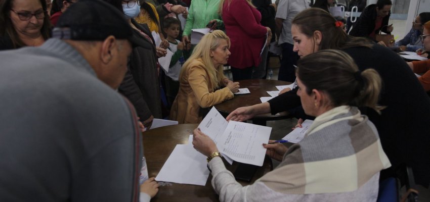Prefeitura de Chapec&oacute; entrega cerca de 500 agendamentos de exames de colonoscopia