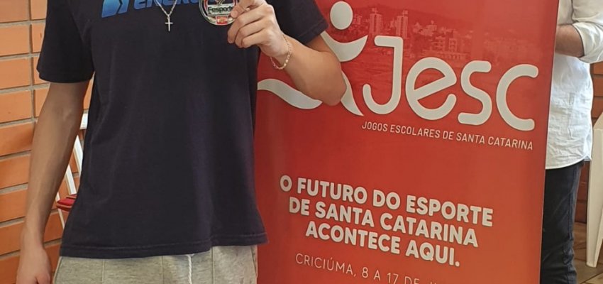 Nadador de Chapec&oacute; conquista medalha de prata nos Jogos Escolares