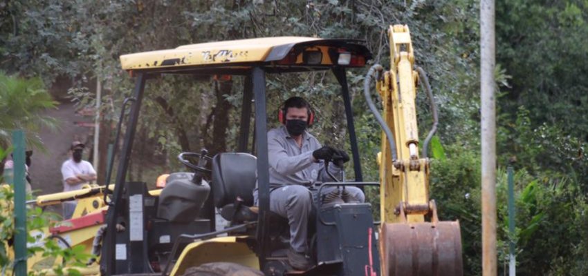 Administração inicia limpeza e revitalização do Ecoparque