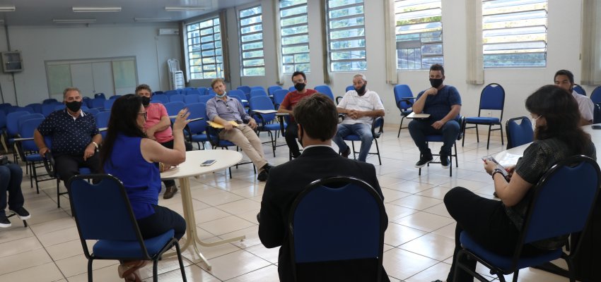 Secretaria de Educação reúne transportadores escolares para retorno das aulas