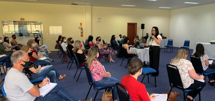 Secretaria de Educação promove encontro com gestores para preparar retorno das aulas