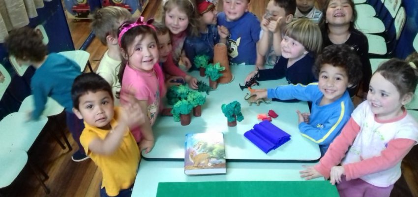 �Eu vi um dinossauro na sala do maternal�