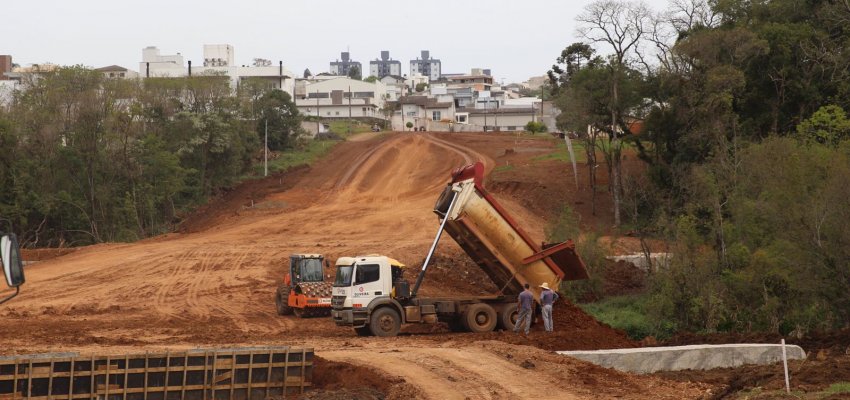 Abertura da avenida Getúlio Vargas está em fase de aterros e drenagem