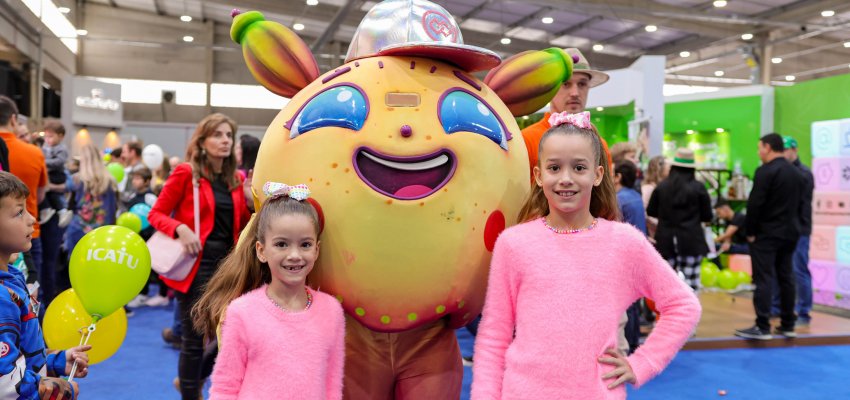 Personagem da turma do Poupe Poupe da Cresol visita Efapi 2023