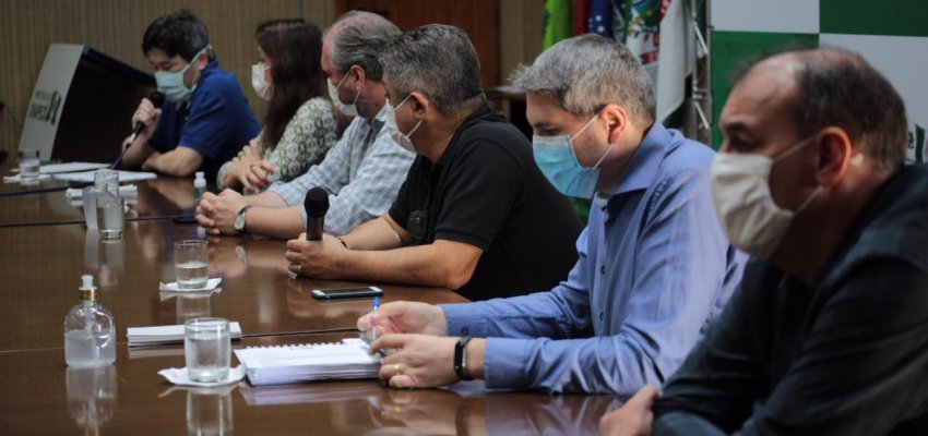 Administra&ccedil;&atilde;o re&uacute;ne representantes de escolas