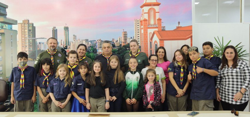 Prefeito de Chapecó recebe grupo de Escoteiros