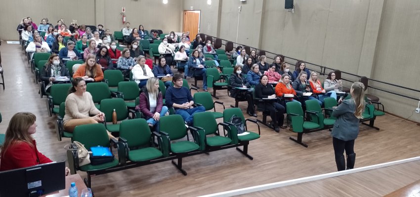 CEREST Regional de Chapec&oacute; promove  capacita&ccedil;&atilde;o sobre pol&iacute;tica previdenci&aacute;ria