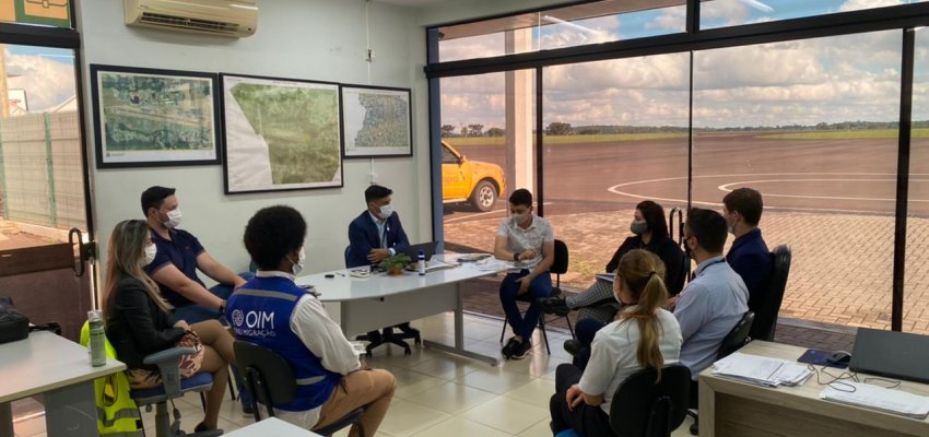 Equipe do Centro do Atendimento ao Imigrante realiza reunião no aeroporto