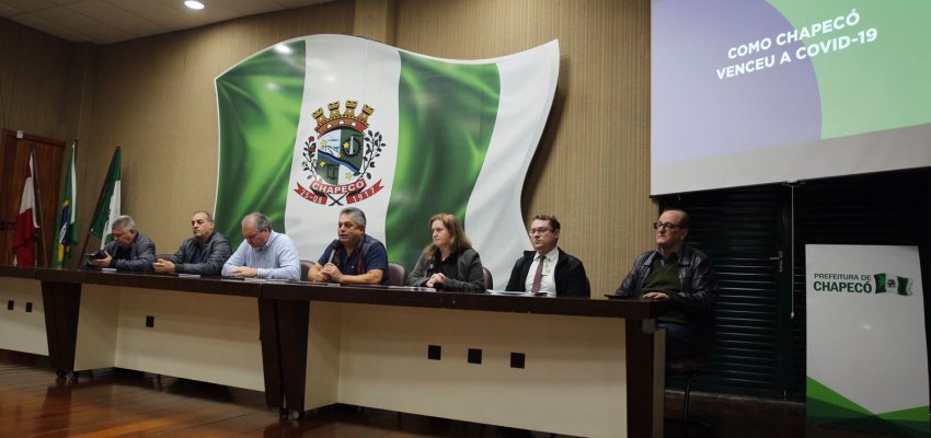 Chapecó apresenta estudo mostrando 240% menos óbitos em quem fez tratamento contra a Covid