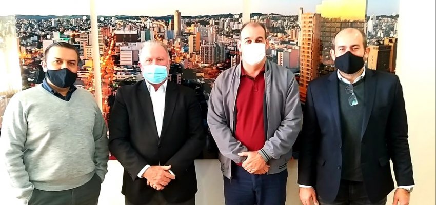 Vice-prefeito recebe representantes da Fecam