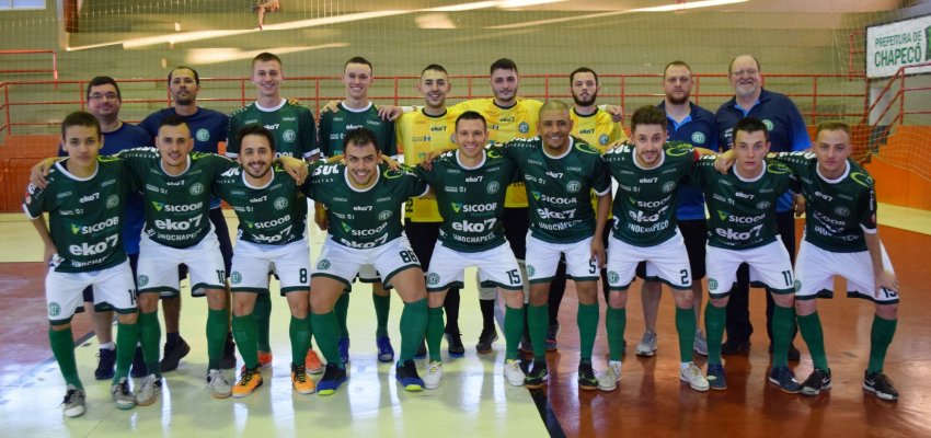 Liga: Chape vence e avan&ccedil;a nas disputas