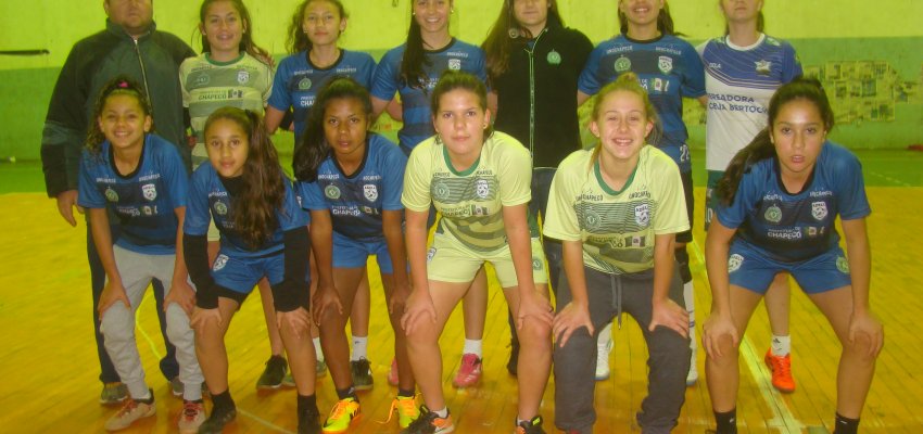 Formada por Atletas do Futuro, futsal da ADELL busca vaga no nacional escolar