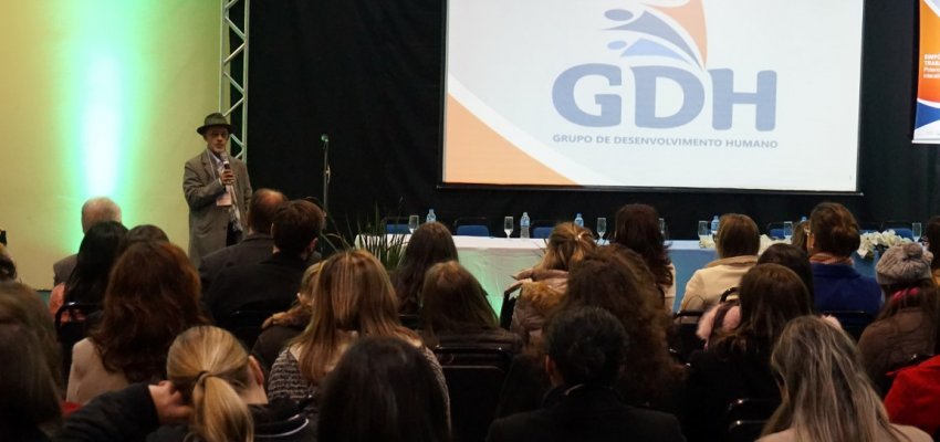 Experi&ecirc;ncia dos Trabalhos em Grupo &eacute; discutida em Chapec&oacute;