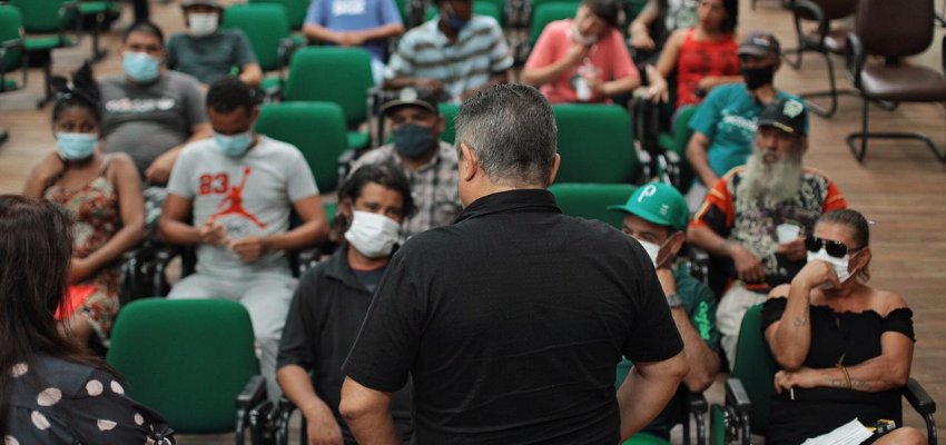 Sem-teto s&atilde;o recebidos no audit&oacute;rio da prefeitura